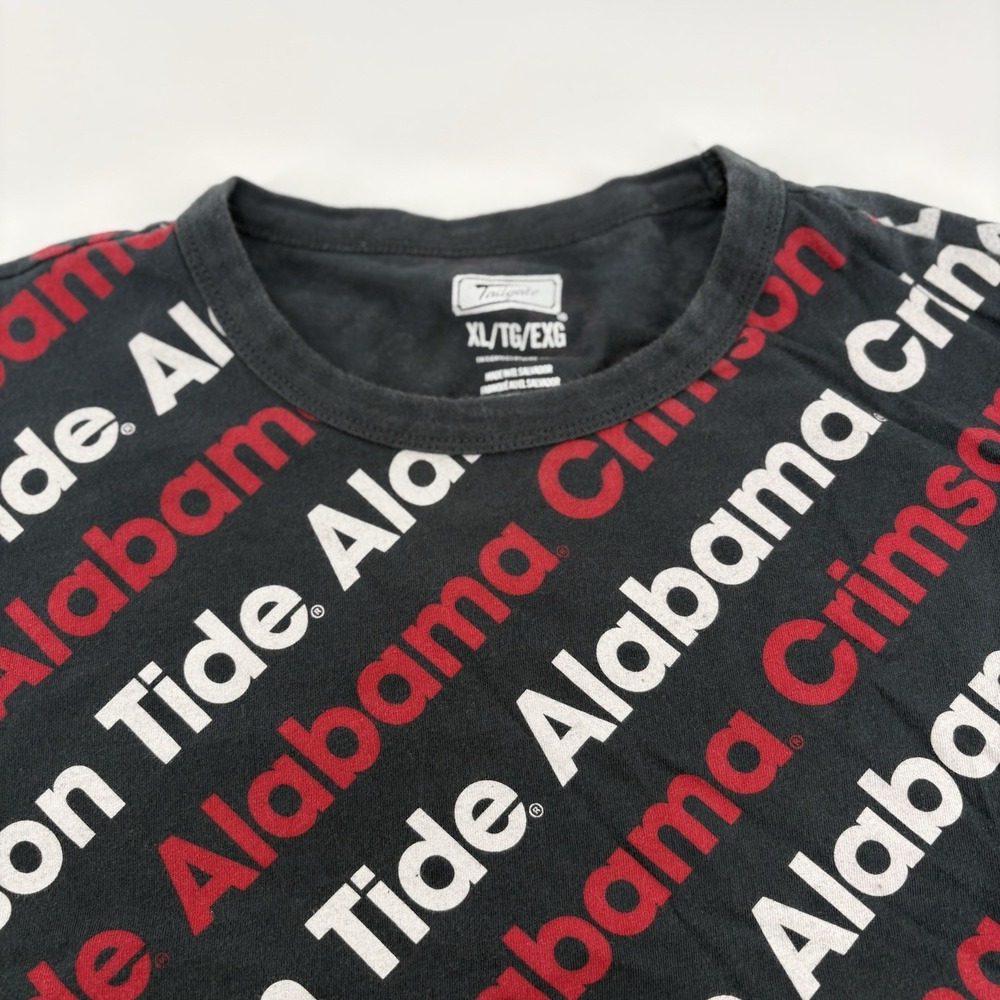 Tailgate Clothing Alabama Crimson Tide aAll Over Print Words Size XL